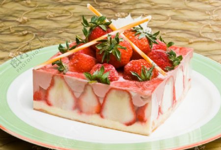 草莓穆斯蛋糕图片