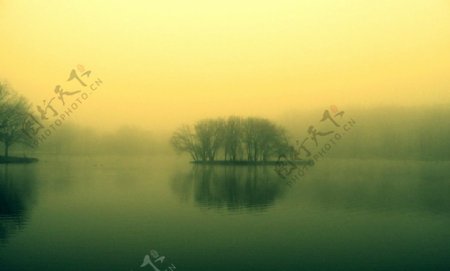 湖霧图片
