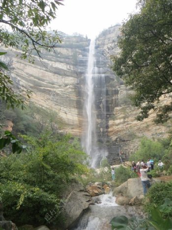 卢崖瀑布风景图片