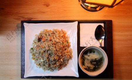 咖喱牛肉炒饭图片