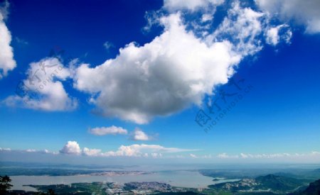 天上人间庐山云图片