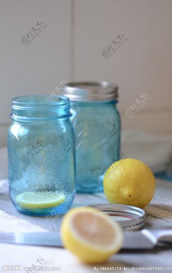 柠檬蓝色玻璃瓶图片