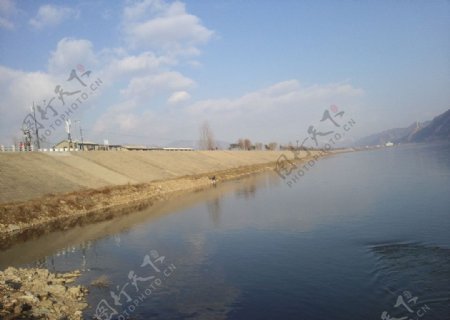 鸭绿江堤坝图片