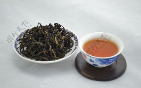 红茶汤色红润图片