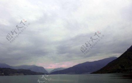 高峡出平湖图片