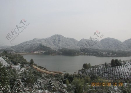 德兴凤凰湖雪景图片