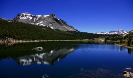 高原湖泊图片