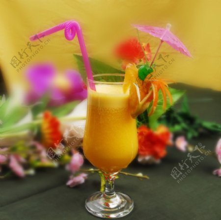 鲜榨果汁柳橙汁图片