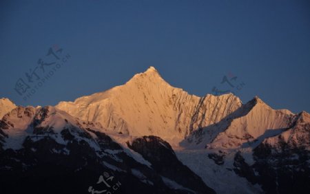 梅里雪山日照金山图片