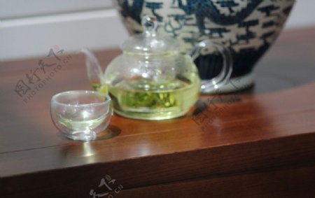 玻璃茶壶茶杯图片