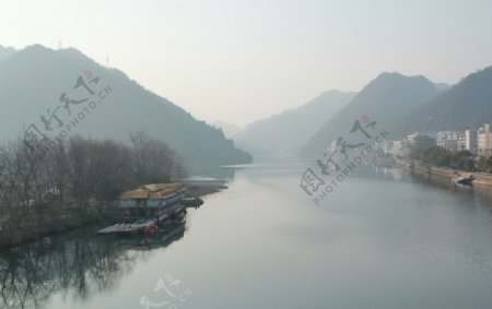 新安江山水图片
