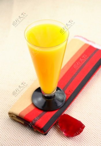 冰鲜橙汁饮料图片