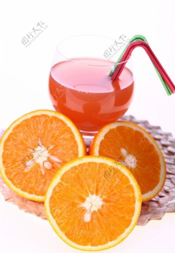 橙汁切开的橙子图片
