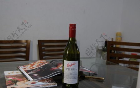 奔富洛神山庄红葡萄酒图片