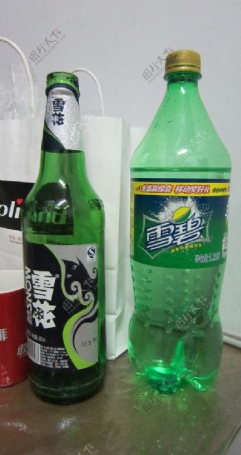 绿色瓶子图片