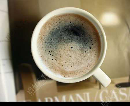 纯白咖啡的杯子图片