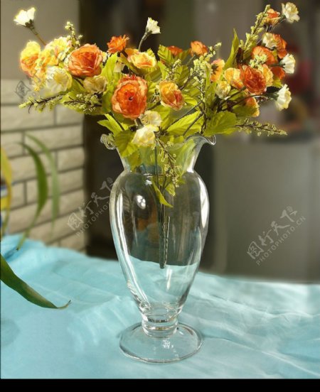 花蕾型玻璃花瓶图片