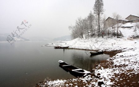 东白湖雪景图片