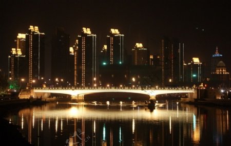 狮子林桥夜更美图片