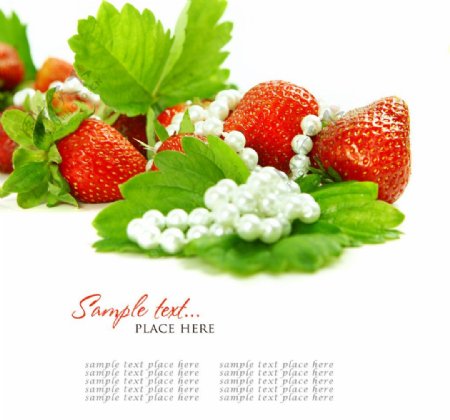 绿叶草莓图片