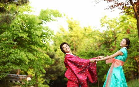 生活中的演戏中的情侣韩国伉俪图片