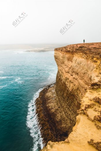 阳光倾泻岸边唯美风景高清