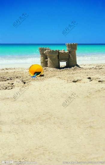 海边沙滩上的沙雕