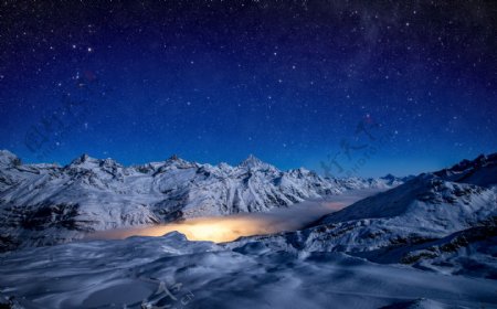夜景星空雪山