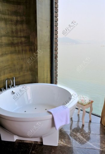 酒店浴缸