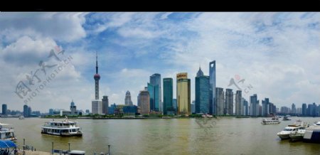 上海陆家嘴建筑群远眺
