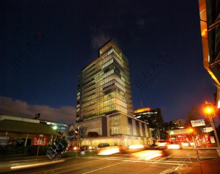 商业区购物中心夜景图