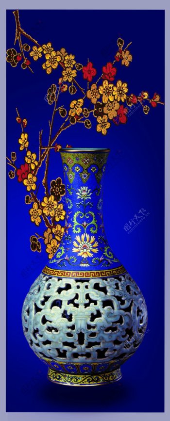 古董花瓶蓝色背景