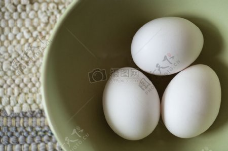 在一个碗里的鸡蛋