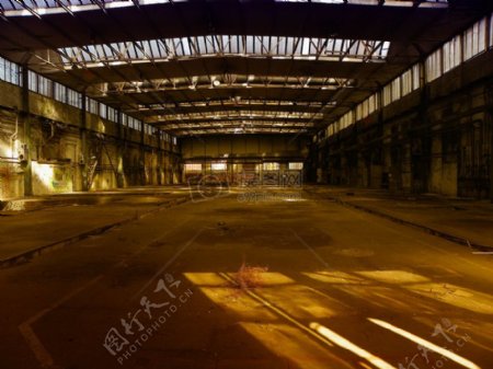空旷的工厂大厅