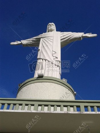白色的耶稣雕像