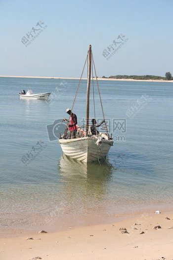 海上的小帆船