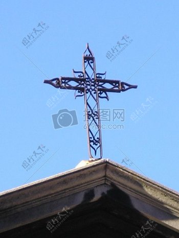 屋顶上的十字架