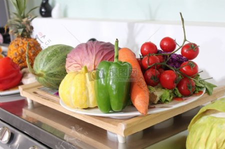 桌子上的水果蔬菜们