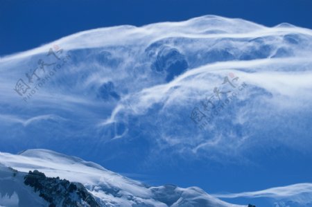 高山雪海景光图片