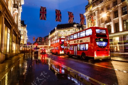 伦敦的街道和大巴车图片