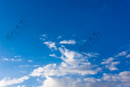蓝蓝的天空白云飘图片