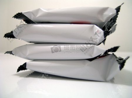 4包白色包装的饼干