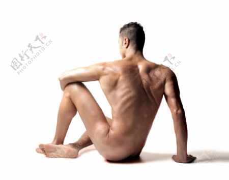 坐着的肌肉男人图片