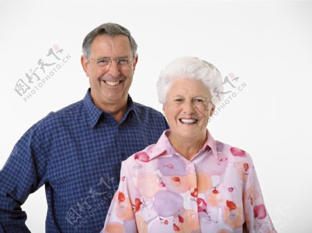 开心的老年夫妻图片