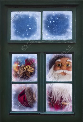 雪夜窗外的圣诞老人图片