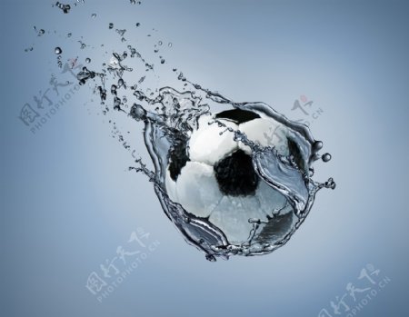 足球与水
