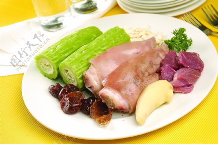 凉瓜黄豆排骨猪手汤食材图片
