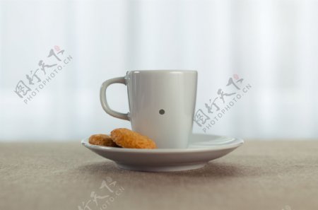 咖啡杯和饼干