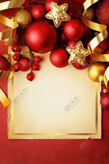 卡片上的圣诞球与飘带图片