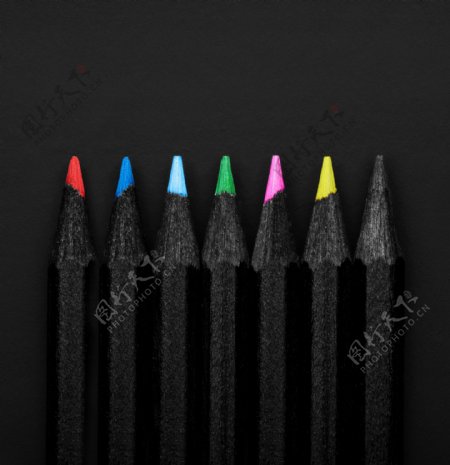 黑色彩绘铅笔图片